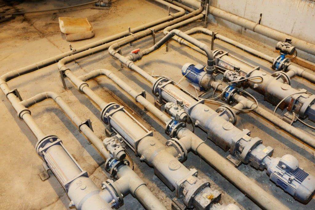 De pompen zijn gemakkelijk bereikbaar.