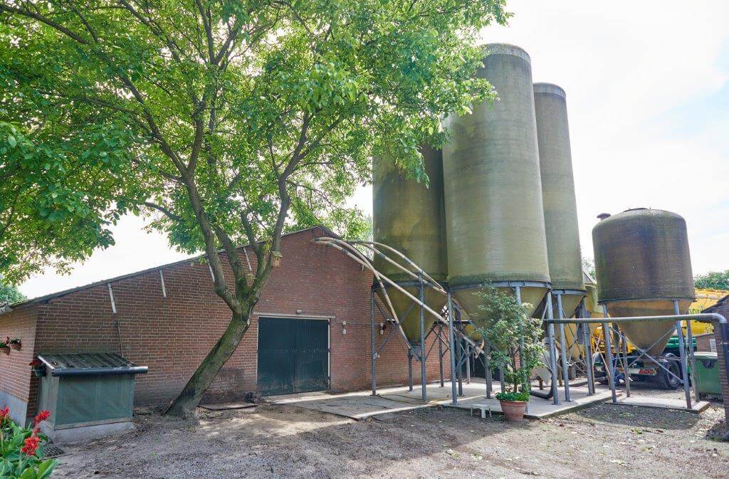 Vanuit deze silo’s kunnen ze maximaal vier voersoorten mengen.