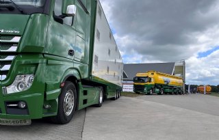 Drijber 2 vrachtwagens