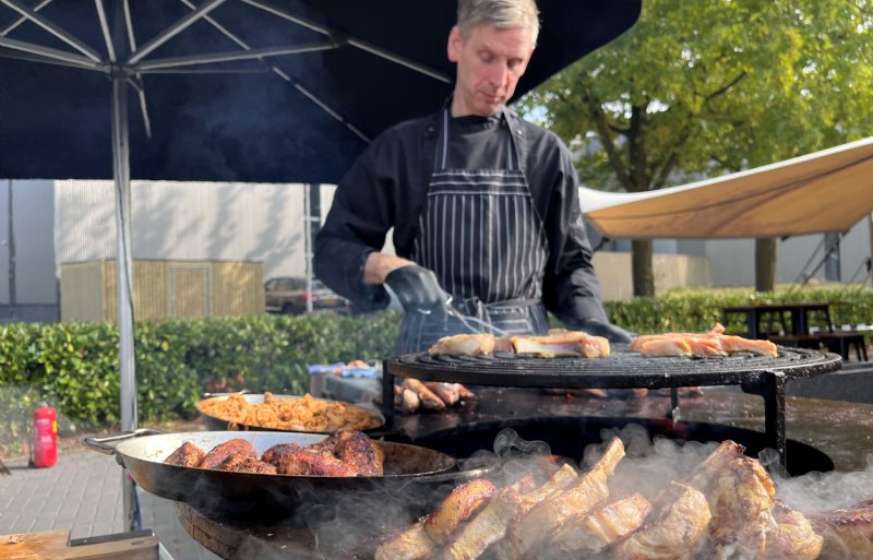 Biggenvleesproducten op de barbecue bij Pigarné.