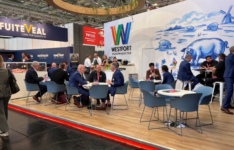 In de Anuga-stand van Westfort is aandacht voor Nederlands varkensvlees uit de Keten Duurzaam Varkensvlees (KDV).