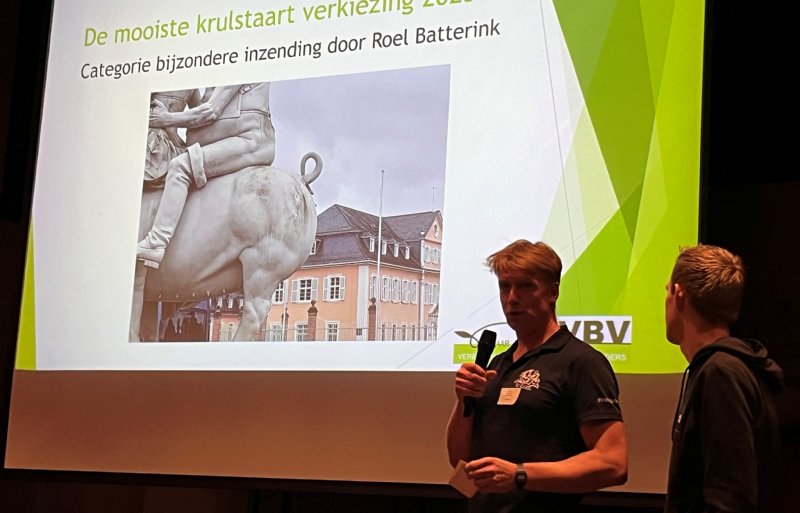 Bijzondere inzending voor de verkiezing van de mooiste krulstaart.