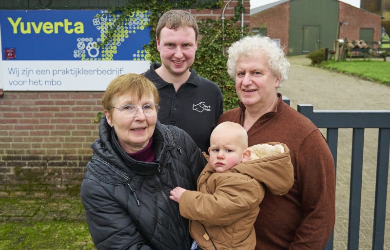 Binnen V.O.F. Essens-Thijssen werken Gerry (60), Mia (62) en Geert (30) Essens samen. De ondernemers runnen een vermeerderingsbedrijf en hebben een akkerbouwtak.