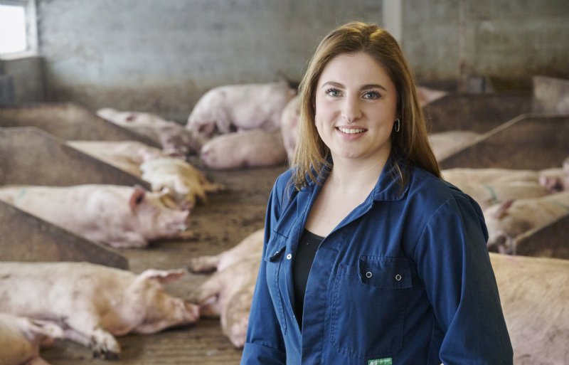 De 19-jarige Nienke van Bommel werkt mee op het vermeerderingsbedrijf van haar ouders in het Brabantse Liessel.